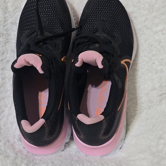 New-Nike RENEW RUN sneakers. - Picture 6 of 7
